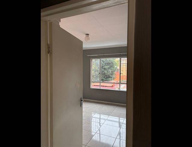 2 BEDROOM PROPERTY TO RENT IN ALBERTON NORTH